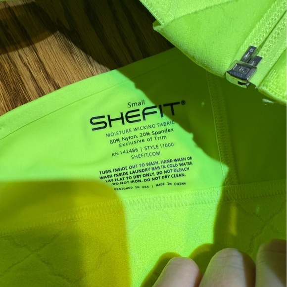 SheFit Adjustable Sports Bra Size Small - Picture 2 of 4